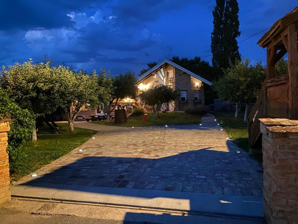 Matanovi Dvori Villa Slavonski Brod Exterior photo